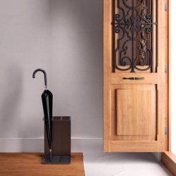 Forein paraply holder